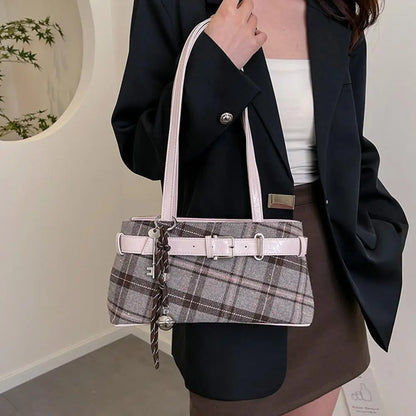 Fashion Karierte Umhängetasche mit Anhänger für Damen Retro Kleine Tragetasche Vielseitige und lässige Handtasche für Pendler