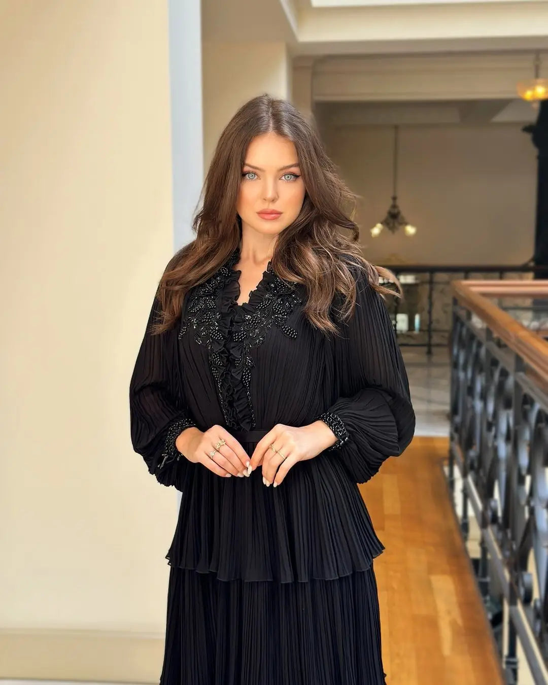 Customized Long Sleeves Prom Dresses V Neck Pleated Beadings Tiered Chiffon Floor Length Evening Dresses Party Dresses