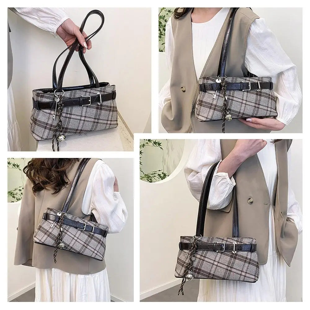 Fashion Karierte Umhängetasche mit Anhänger für Damen Retro Kleine Tragetasche Vielseitige und lässige Handtasche für Pendler