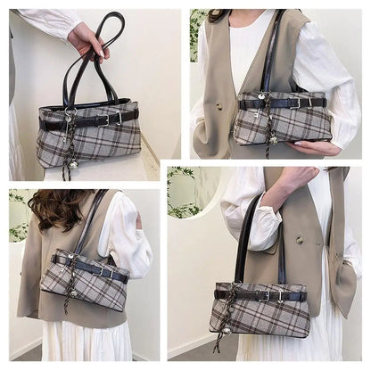 Fashion Karierte Umhängetasche mit Anhänger für Damen Retro Kleine Tragetasche Vielseitige und lässige Handtasche für Pendler