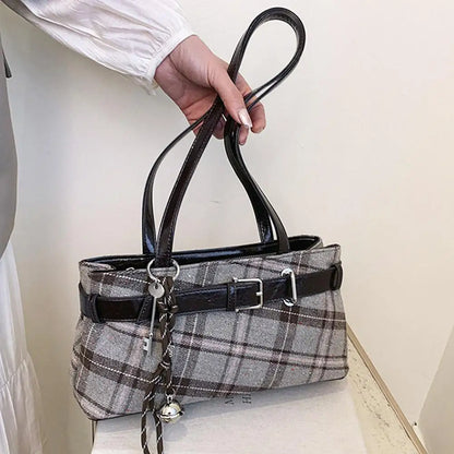 Fashion Karierte Umhängetasche mit Anhänger für Damen Retro Kleine Tragetasche Vielseitige und lässige Handtasche für Pendler