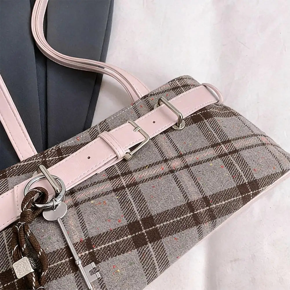 Fashion Karierte Umhängetasche mit Anhänger für Damen Retro Kleine Tragetasche Vielseitige und lässige Handtasche für Pendler