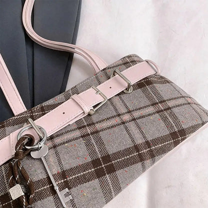 Fashion Karierte Umhängetasche mit Anhänger für Damen Retro Kleine Tragetasche Vielseitige und lässige Handtasche für Pendler