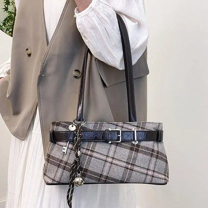 Fashion Karierte Umhängetasche mit Anhänger für Damen Retro Kleine Tragetasche Vielseitige und lässige Handtasche für Pendler