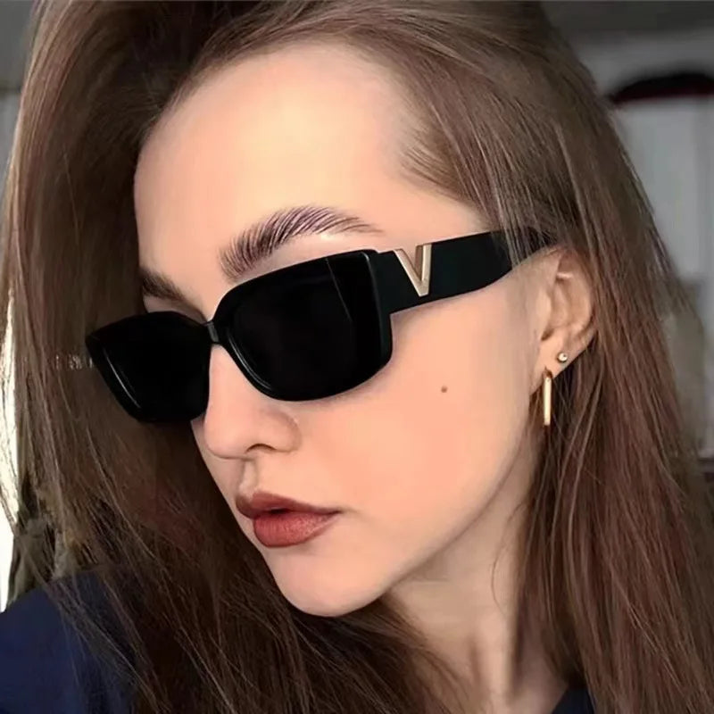 2025 Retro Rectangle Sunglasses for Women Luxury Vintage UV400 Protection V Suns Glasses Ladies Classic Black Square